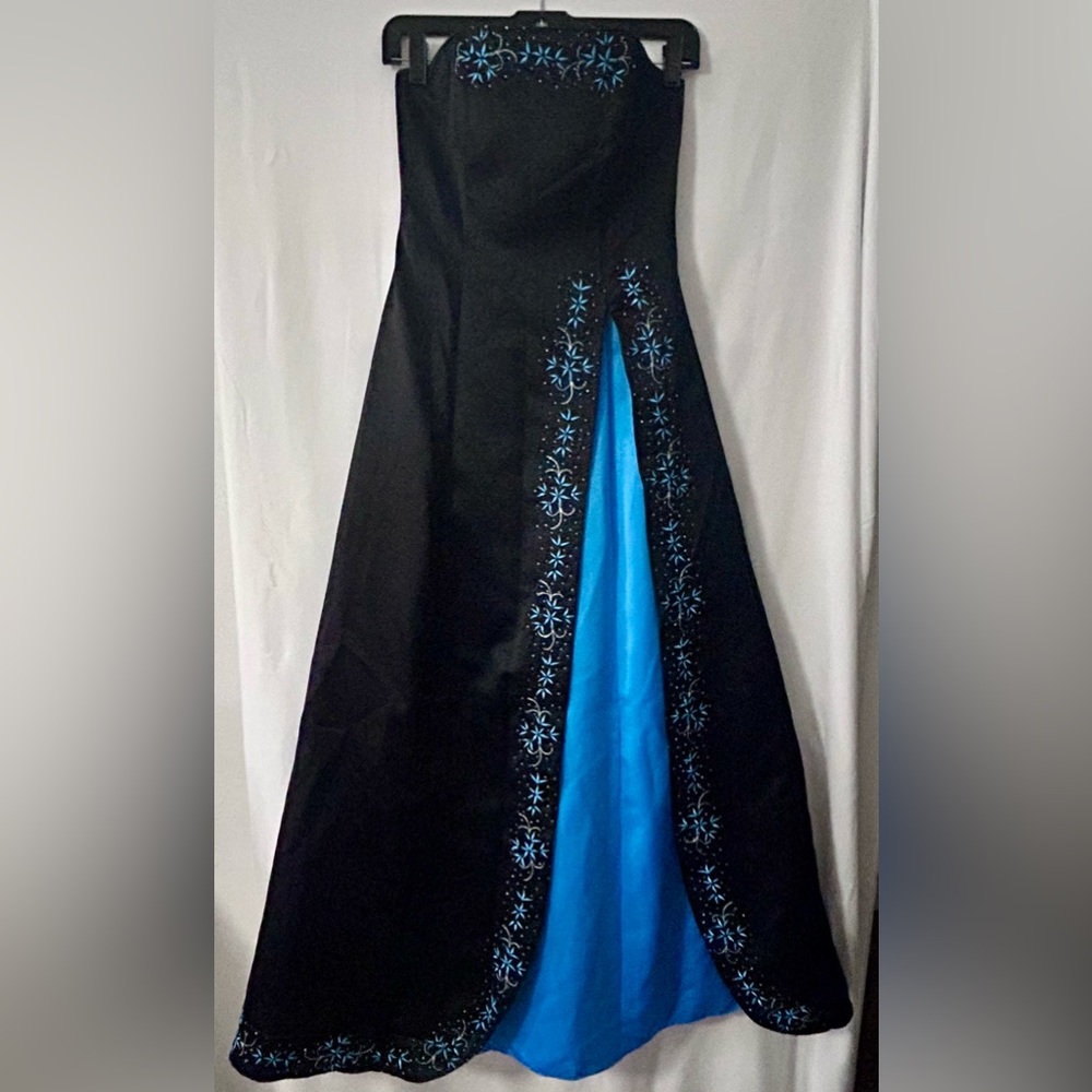 Morgan & Co. Black and Blue Prom Dress